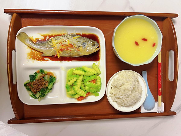 坐月子营养餐